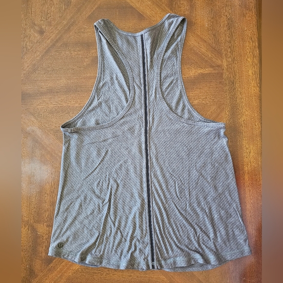 Lululemon razorback tank - Picture 4 of 12